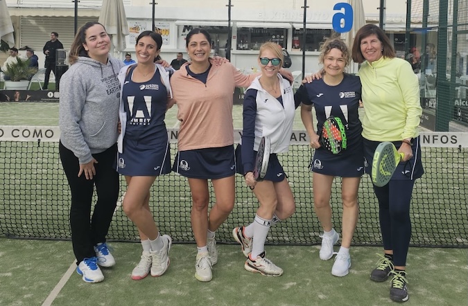 Derbi entre los equipos Padelcat Femenino F y Femenino B